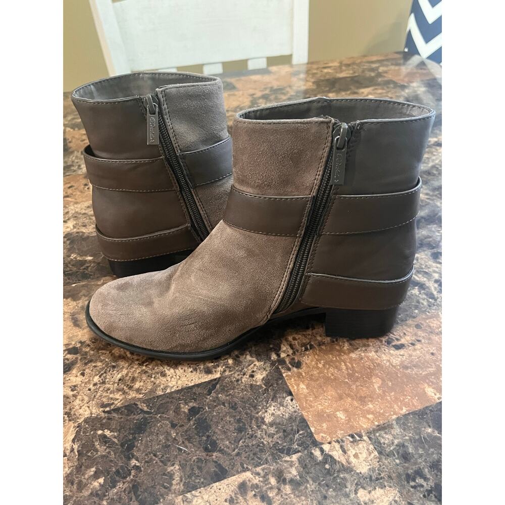 Breckelle’s Capital Booties Taupe Size 8